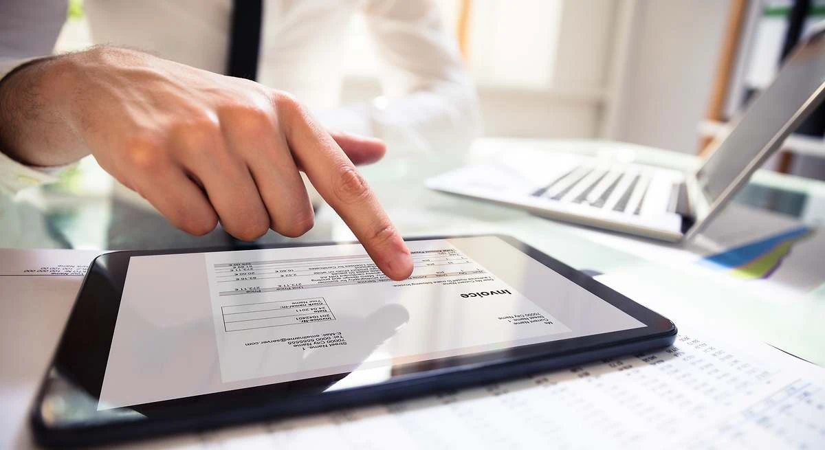 El Gobierno retrasa la puesta en marcha de la factura electrónica al 1 de octubre de 2027